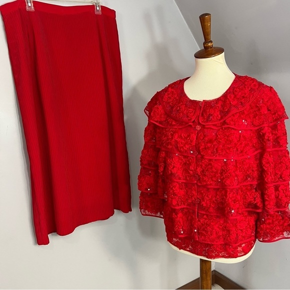 Vintage red three piece set maxi dress with floral lace embellished jacket - Picture 13 of 13